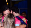 Beijo de Gabi Martins em Lincoln Lau na Farofa da Gkay