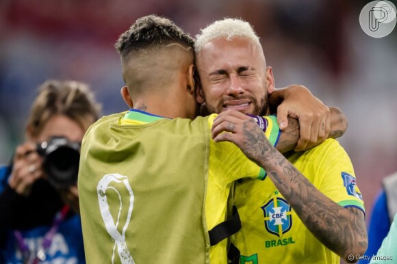 Neymar chora após derrota do Brasil na Copa do Mundo