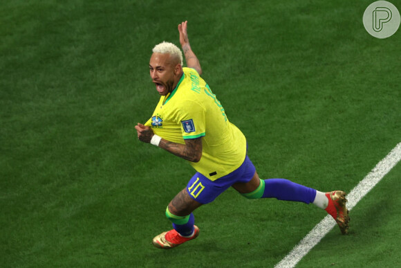 Neymar comemora gol durante jogo do Brasil na Copa do Mundo