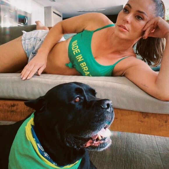 Paolla Oliveira é fã de peças práticas e confortáveis para o verão