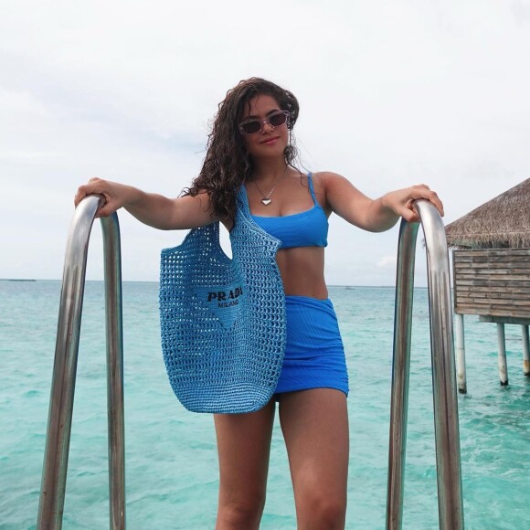 Moda praia de Maisa Silva reúne várias tendências para o verão 2023, como o crochê