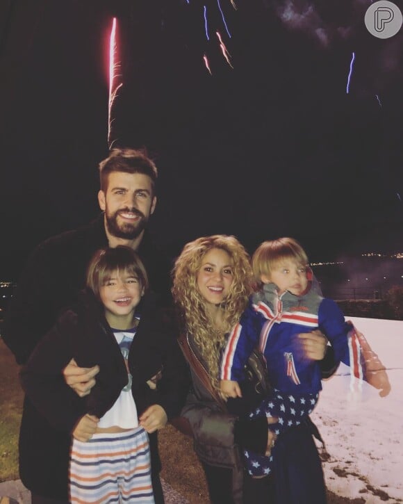 Shakira estava viajando com os filhos na época do vídeo