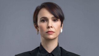 Débora Falabella revida agressões do marido e sofre com bullying contra o filho albino na novela 'Terra Vermelha'