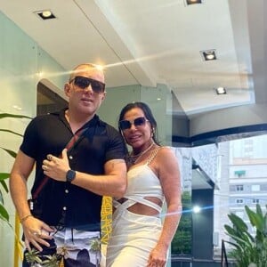 'Momentos nossos. Intimidade. Cumplicidade. Carinho. Somos um só. Só eu e você, você e eu', escreveu Gretchen na legenda da foto