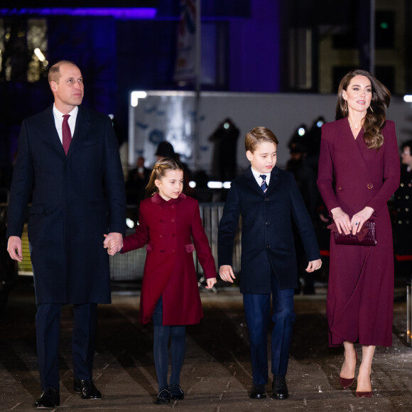 Príncipe William e Kate Middleton foram ao evento acompanhados pelos filhos George, de 9 anos, e Charlotte, de 7.