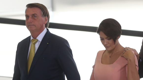Jair Bolsonaro teme ser preso e faz pedido para proteger Michelle. Saiba qual!