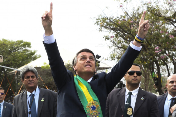 Bolsonaro pediu para o presidente do Partido Liberal que prestasse assistência financeira a Michelle, caso ele vá preso. Informação é do colunista Igor Gadelha, do Metrópoles