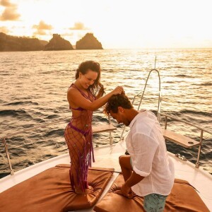 André Luiz Frambach pediu Larissa Manoela em casamento em um passeio de barco