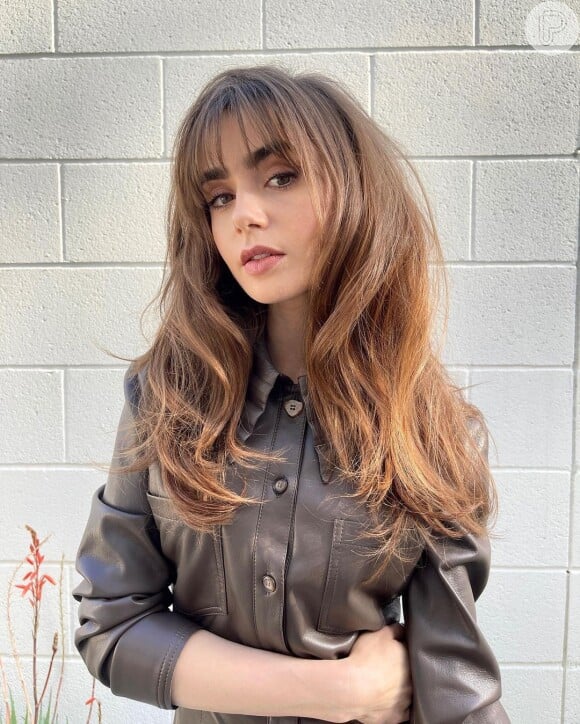 O corte de cabelo de Lily Collins é o shaggy wolf cut