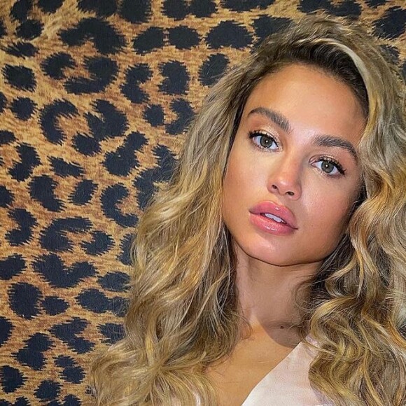 Rose Betram é modelo e trabalha com marcas internacionais