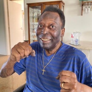 Pelé deu entrada em hospital para tratar câncer de cólon