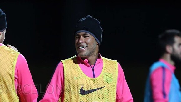 Neymar, de barba branca e gorro, volta aos treinos: 'Que seja ano de vitórias'