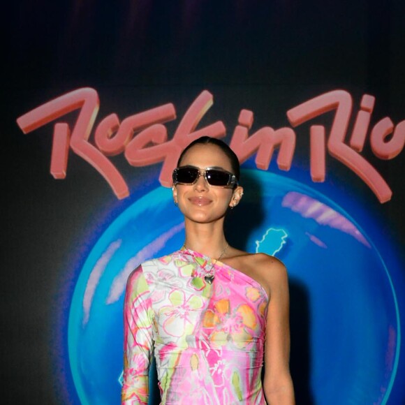 Macacão de Bruna Marquezine: atriz escolheu look multicolorido para o Rock in Rio
