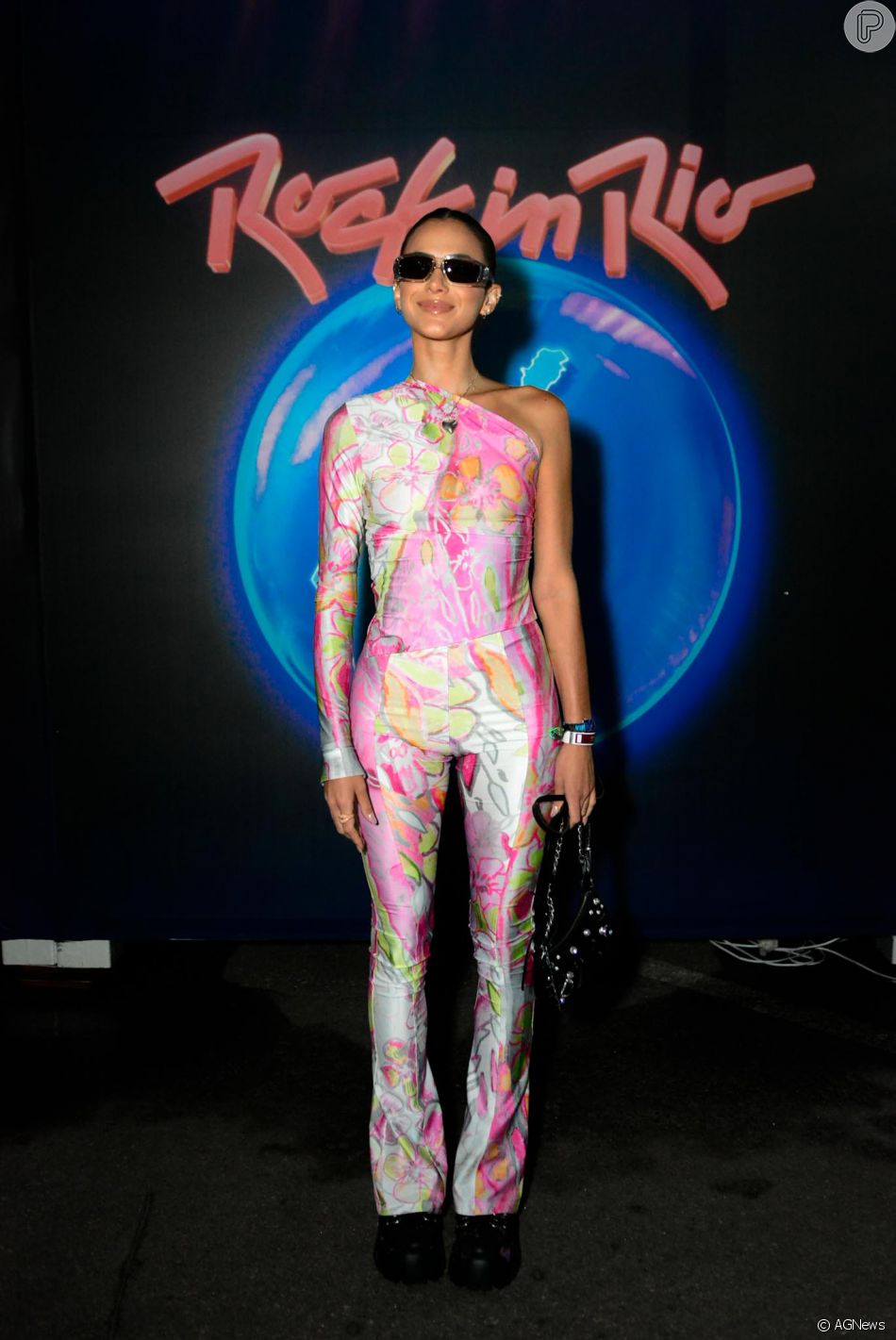 Macacão de Bruna Marquezine: atriz escolheu look multicolorido para o Rock in Rio