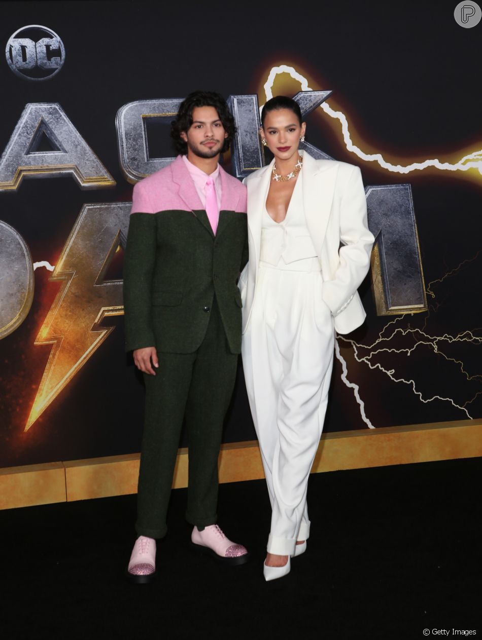 O look clean de Bruna Marquezine para lançamento de Adão Negro foi da  Alexandre Vauthier 