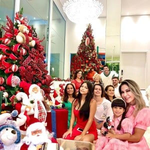 Famílias de Maíra Cardi e Arthur Aguiar passaram o Natal juntos