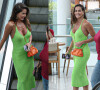 Esse look de Deborah Secco com vestido midi é a inspiração perfeita para color block no Verão!