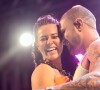 Paolla Oliveira e Diogo Nogueira dançaram juntinhos durante show do cantor em Aracaju
