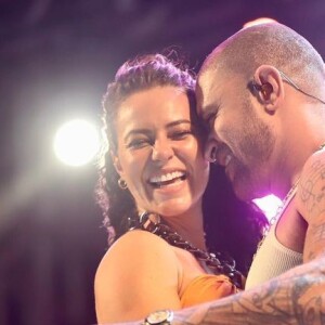 Paolla Oliveira e Diogo Nogueira dançaram juntinhos durante show do cantor em Aracaju