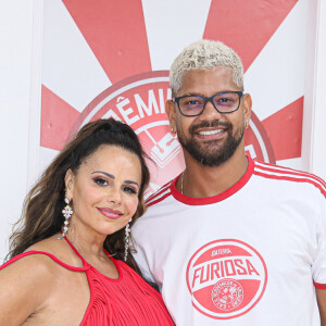 Viviane Araújo levou o marido, Guilherme Militão, para o ensaio de sua escola de samba de coração