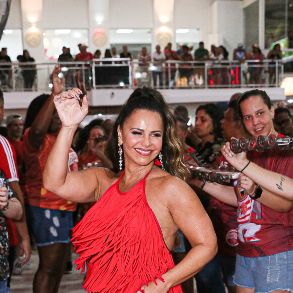 Viviane Araújo, mãe de Joaquim, de 4 meses, está animada com o retorno ao Carnaval carioca