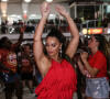Viviane Araújo mostrou samba no pé durante ensaio: look com franjas valorizou movimentos