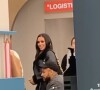 Neymar e Bruna Biancardi foram flagrados durante um passeio em Paris