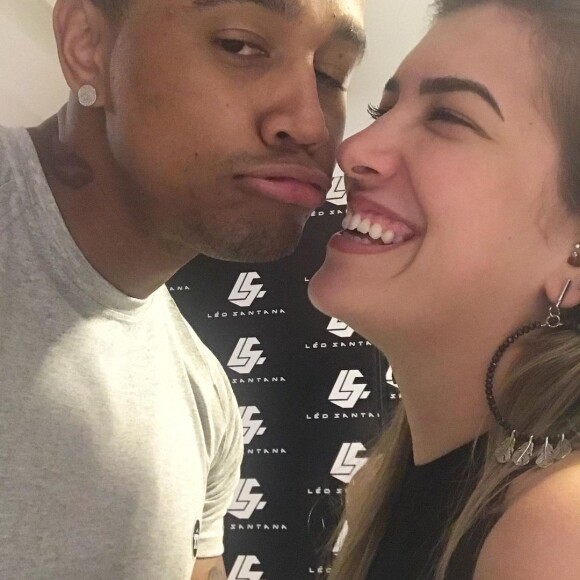 Lore Improta publicou uma série de fotos raras com Léo Santana nas redes sociais