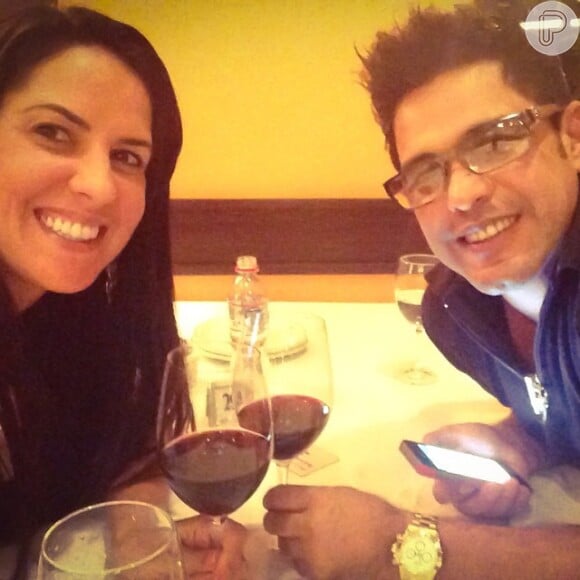 Zezé Di Camargo jantou com a namorada, Graciele Lacerda, após passar o Natal com a ex-mulher