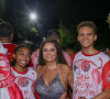 Viviane Araújo posou com mestre-sala e porta-bandeira durante primeiro ensaio de rua do Salgueiro para o carnaval 2023