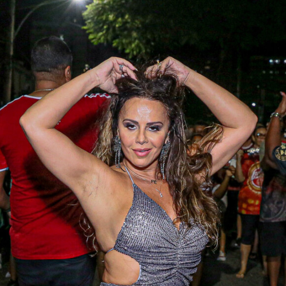 Viviane Araújo é rainha de bateria do Salgueiro desde o carnaval 2008