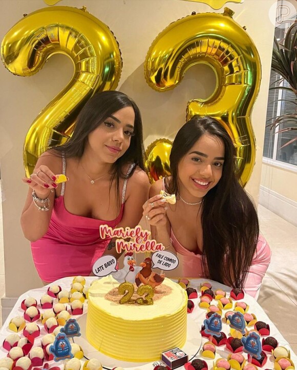 Mirella Santos e Mariely são irmãs gêmeas
