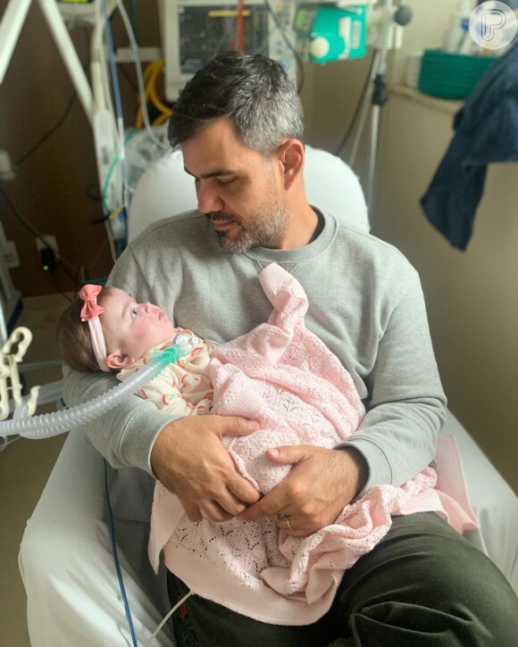 A filha mais nova de Juliano Cazarré está prestes a completar 7 meses