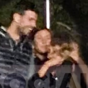 Gerard Piqué e Clara Chía foram servidos pelo chefe de Shakira na casa dos pais do jogador