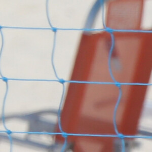 De biquíni, Jade Picon foi à praia bem cedinho para treinar futevôlei