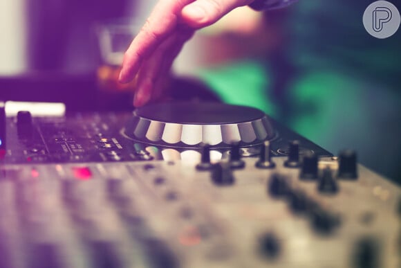O verão carioca destaca agenda especial, com inclusão de DJs nacionais e internacionais nas programações musicais