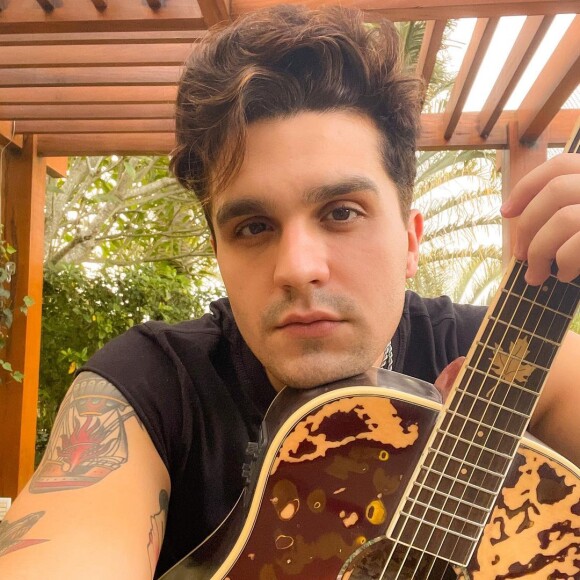 Internautas garantiram que Luan Santana escreveu quase as mesmas palavras para Jade Magalhães, quando eles estavam juntos