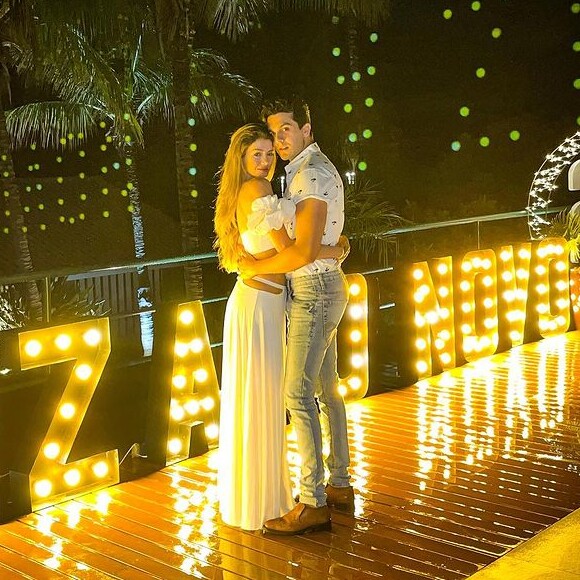 Luan Santana assumiu seu namoro com Izabela Cunha há pouco mais de 1 ano