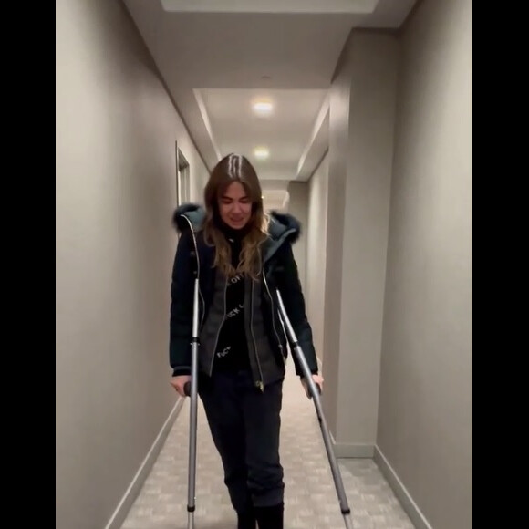 Luciana Gimenez recorreu a muletas para se lomocover: 'Quando falo 'andar' é que posso fazer o movimento. Não posso colocar peso no pé por várias semanas'