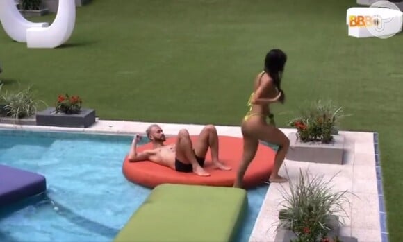 As olhadas de Fred para Larissa divertem os fãs do 'BBB 23'