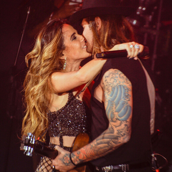 Beijo de Wanessa Camargo no namorado, Dado Dolabella, durante show da cantora