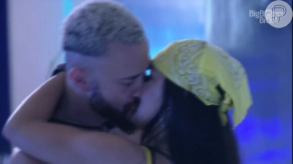 BBB 23: Fred Desimpedidos e Larissa deram primeiro beijo em festa do dia 27 de janeiro de 2023