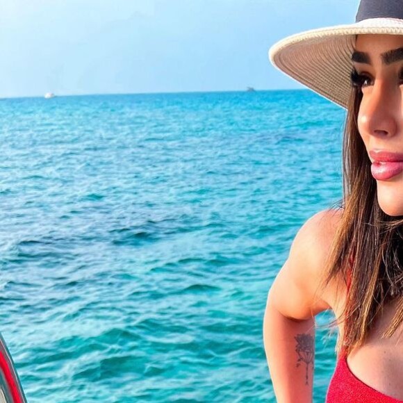 Bruna Biancardi costuma compartilhar cliques tomando sol nas redes sociais