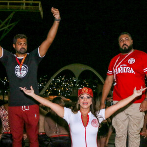 Viviane Araujo é musa da vermelho e branco da Zona Norte do Rio