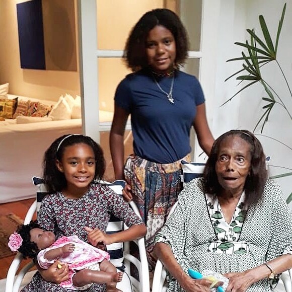 Quando viajava, Gloria Maria sofria de saudade das filhas e da mãe, como declarou neste post em fevereiro de 2019 após receber um clique especial pelo celular: 'Renasci! Obrigada! Agora dá pra aguentar até o fim! Falta uma semana! Amo vocês!'