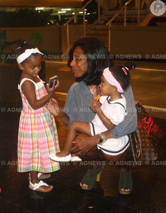 Gloria Maria adotou as duas filhas em 2009, após uma viagem à Bahia