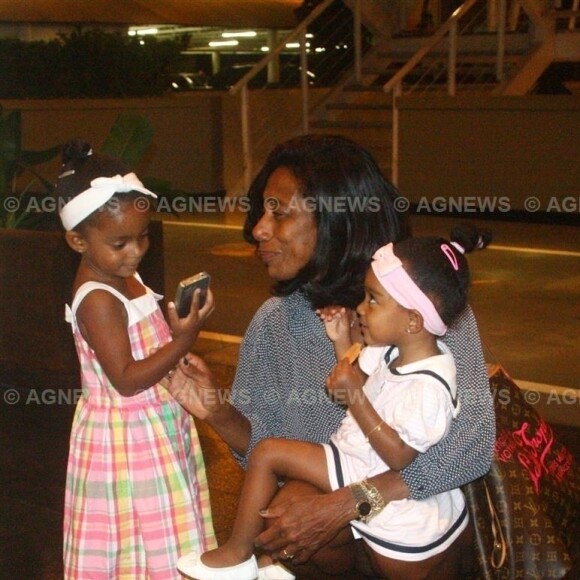 Gloria Maria adotou as duas filhas em 2009, após uma viagem à Bahia