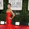 O vestido vermelho sem alças da grife Reem Acra que foi usado por Eva Longoria na premiação de 2009 deixou as fãs babando