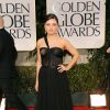 Mila Kunis também apostou em um modelo Dior no Globo de Ouro 2012. Ela chegou com um modelo preto de cintura alta e atraiu os olhares no tapete vermelho da premiação