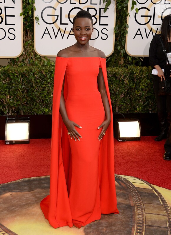 O look Ralph Lauren vermelho vibrante usado pela queniana Lupita Nyong'o no Globo de Ouro 2014 foi um dos mais comentados